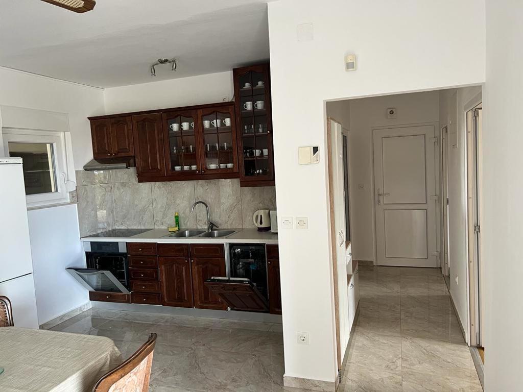 Apartment With 2 Balconies And Sea View 奥米什 外观 照片